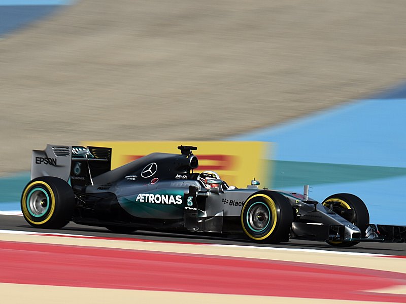 Lewis Hamilton im Silberpfeil: Seine vierte Saison-Pole ist auch seine erste in Bahrain.
