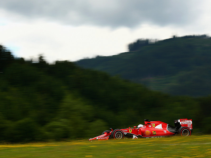 Sebastian Vettel raste in Spielberg im Freien Training am schnellsten &#252;ber die Piste.