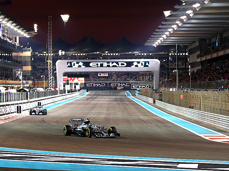 N&#228;chster Doppelerfolg: Nico Rosberg f&#228;hrt vor Lewis Hamilton dem Sieg entgegen.