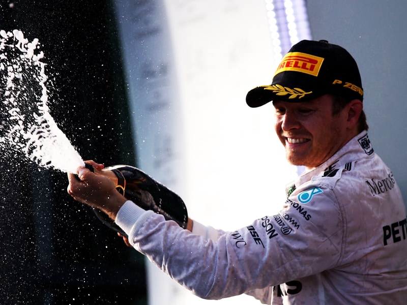 Sektdusche: Mercedes-Pilot Nico Rosberg startete in Australien mit einem Sieg in die neue Saison. 