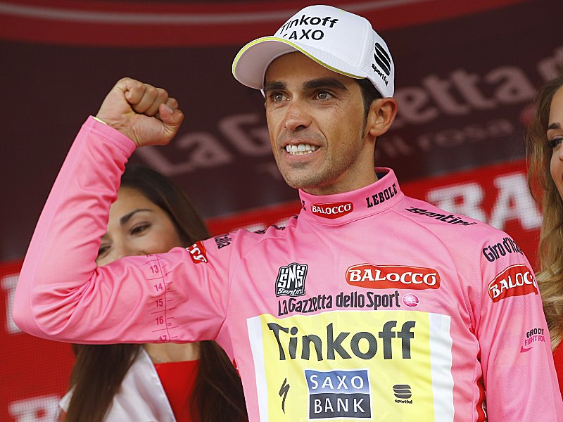 Verlor auf der vorletzten Etappe Zeit, verteidigte aber sein Rosa Trikot und durfte die Faust ballen: Alberto Contador steht vor seinem zweiten Giro-Sieg.