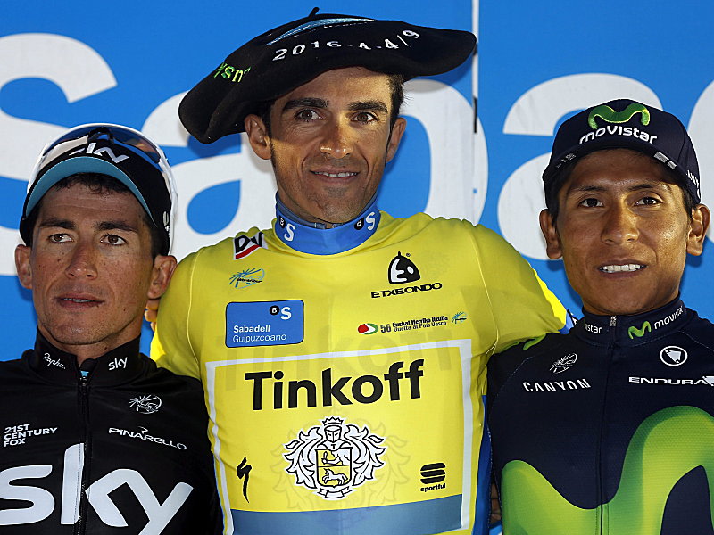 Baskenland-Sieger Alberto Contador zwischen Sergio Henao (li.) und Nairo Quintana.