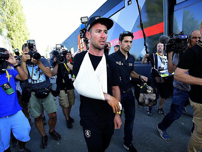 Mark Cavendish hat sich die rechte Schulter gebrochen und muss die Tour de France aufgeben.