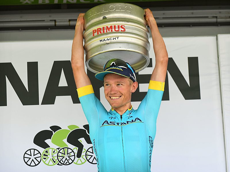Ein Fass Bier als Pr&#228;mie: Magnus Cort Nielsen feiert seinen Sieg auf der 5. Etappe.