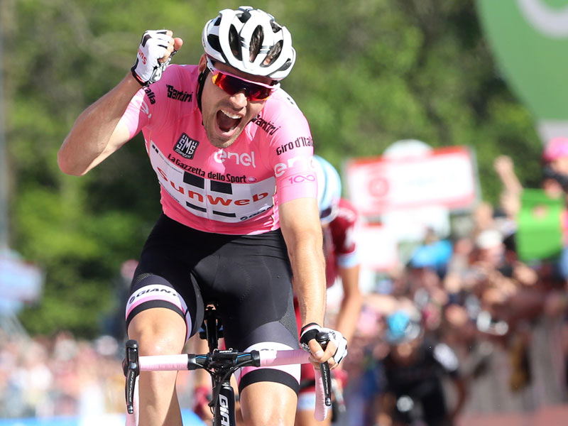 Siegerfaust: Tom Dumoulin gewinnt die 14. Etappe des Giros.