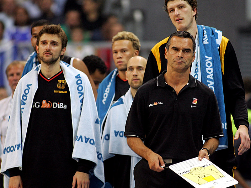 Man kennt sich: Dirk Bauermann und Marko Pesic bei der EM 2005 in Diensten des DBB.