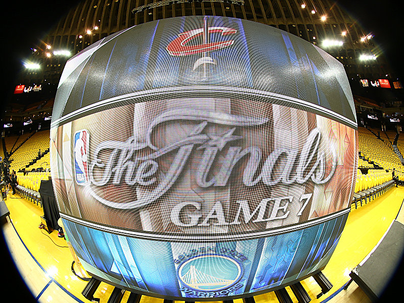 Die Oracle Arena in Oakland ist bereit f&#252;r Game 7 der NBA-Finals. Wer wird Meister: Golden State oder Cleveland?