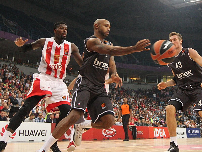 Schnelle H&#228;nde: Bambergs Ricky Hickman am Ball. 