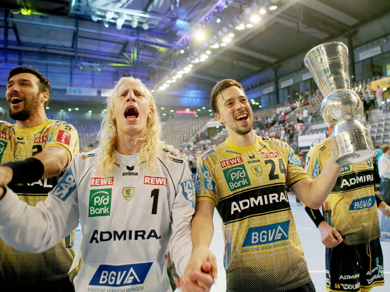 Super-cup-Sieger: Die Rhein-Neckar-L&#246;wen feiern den ersten Titel der neuen Saison.