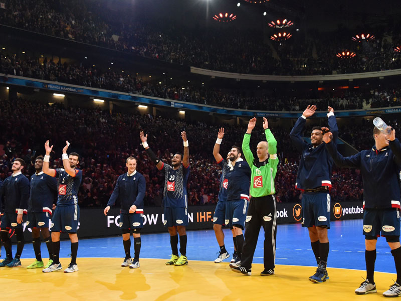 WM-Euphorie: Frankreichs Handballer feiern im Fu&#223;ballstadion von Lille.