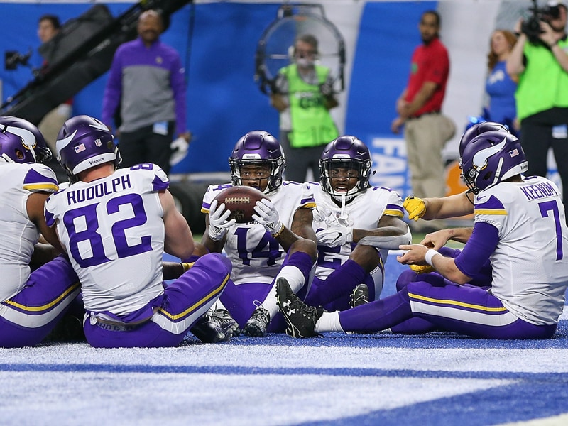 Lecker Truthahn: Die Vikings feiern einen ihrer Touchdowns in Detroit auf Thanksgiving-Art.