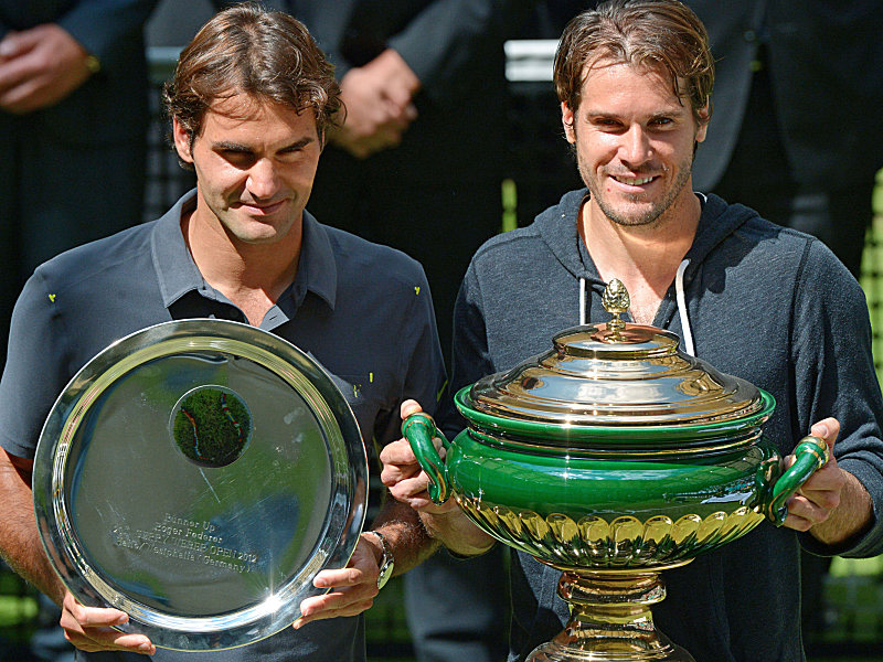 Zwei Freunde im Finale: Sieger Haas, zweiter Sieger Federer (li.).