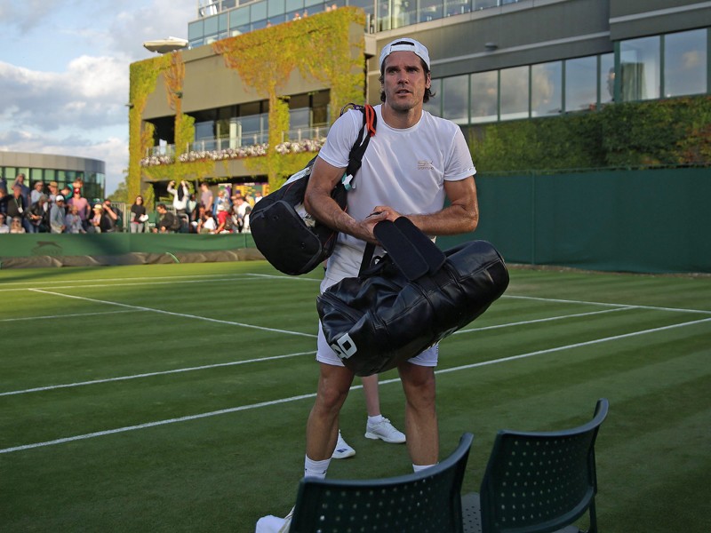 Das war&apos;s: Die letzte Wimbledon-Teilnahme von Tommy Haas endet in der ersten Runde. 