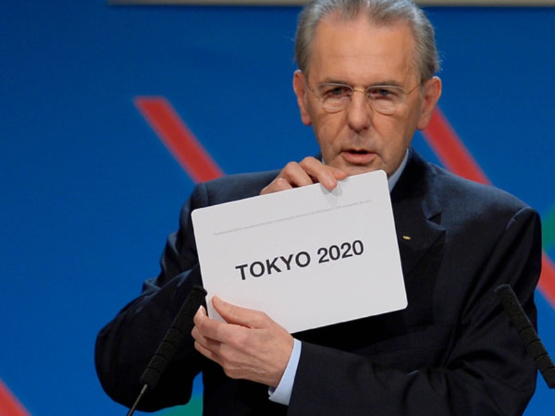 IOC-Pr&#228;sident Jacques Rogge pr&#228;sentiert den Ausrichtungsort der olympischen Spiele 2020.