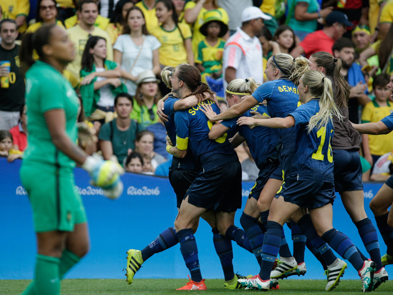 &#220;berraschung im Halbfinale: Schweden kegelt Brasilien im Elfmeterschie&#223;en raus.