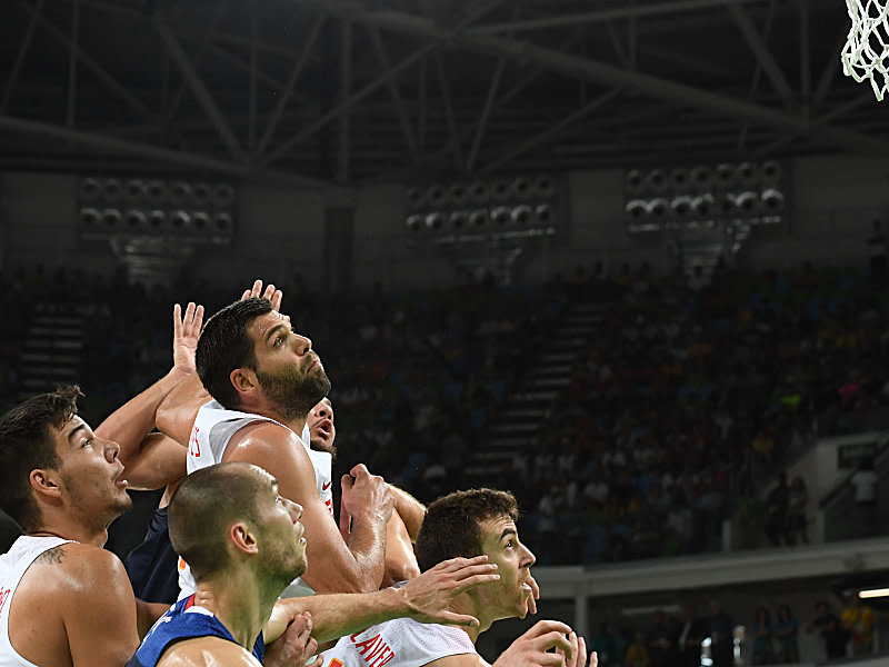 Im H&#246;henflug: Spaniens Basketball um Felipe Reyes (oben).