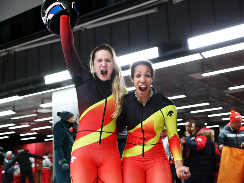 Riesenfreude &#252;ber Olympia-Gold: Lisa-Marie Buckwitz und Mariama Jamanka.