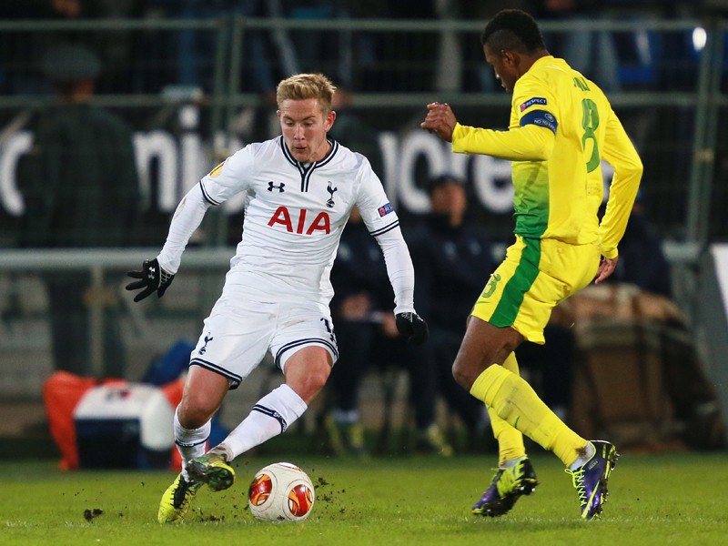 Schon um 18 Uhr (MESZ) war Tottenham Hotspur bei Anschi Machatschkala im Einsatz, mit dabei auch Lewis Holtby (re.). Den F&#252;hrungstreffer durch Defoe (34.) bereitete der Ex-Schalker vor, am Ende durfte er einen 2:0-Sieg bejubeln.