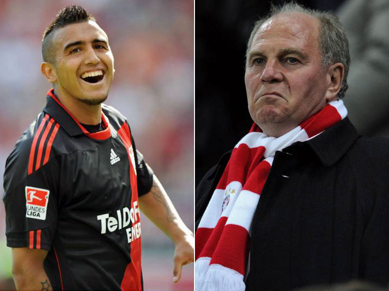 Waren am Ende nicht mehr gut aufeinander zu sprechen: Vidal und Bayern-Boss Uli Hoene&#223; (re.).