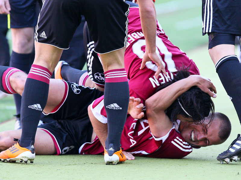 Das Tor, das van Gaal die T&#252;r zeigte: Nach Krafts Katastrophen-Lupfer au&#223;erhalb seines Kastens markierte Christian Eigler per Traum-Heber das 1:1 f&#252;r N&#252;rnberg im Heimspiel gegen die Bayern. Es war der Tropfen, der das brodelnde M&#252;nchener Fass zum &#220;berlaufen brachte, einen Tag sp&#228;ter war van Gaal seinen Job los.