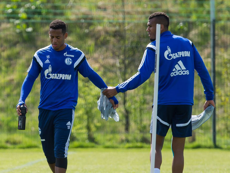 Aogo und Choupo-Moting (re.)