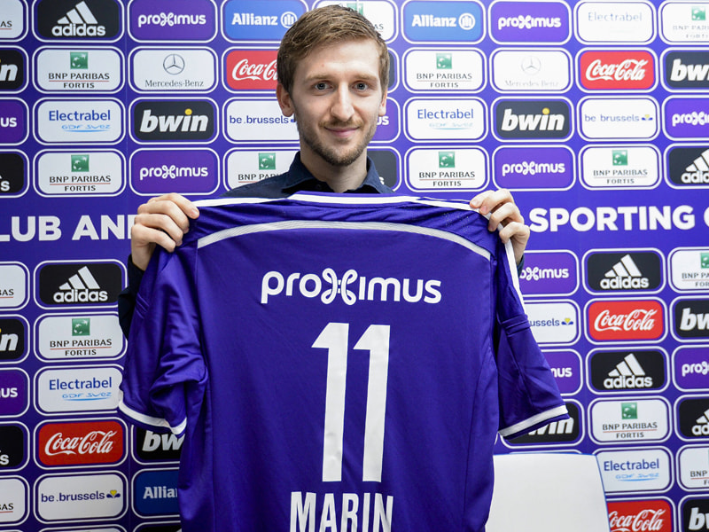 Marin zeigt sein Anderlecht-Trikot