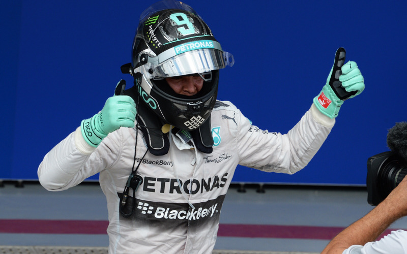 Rosberg gewann in Sao Paulo und durchbrach damit auch Hamiltons Siegesserie. WM-Stand: 334:317
