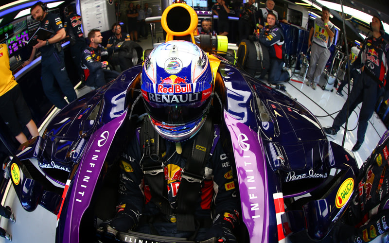 Daniel Ricciardo im Red Bull vor der Aufw&#228;rmrunde.