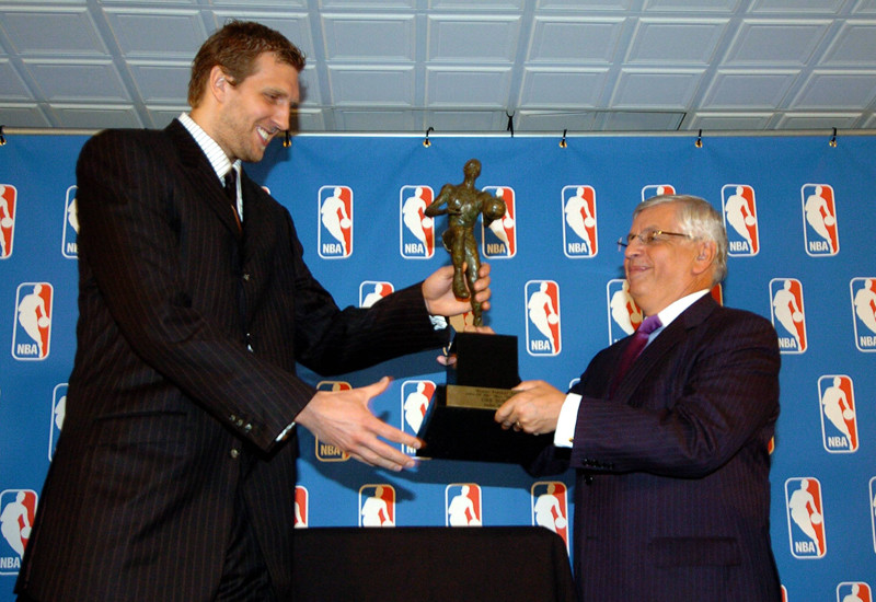 Dirk Nowitzki und NBA-Commissioner David Stern