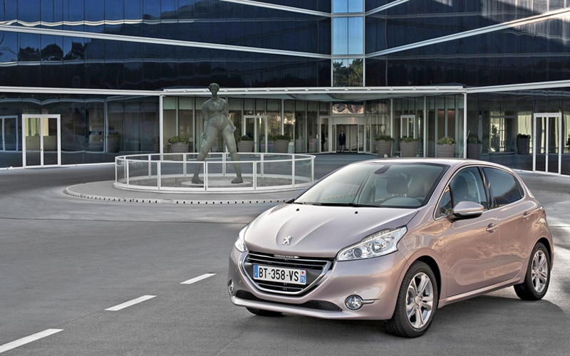 Gleich zur Markteinf&#252;hrung am 21. April kommt der Peugeot 208 auch als F&#252;nft&#252;rer.   