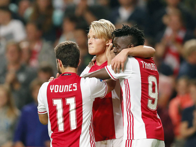 (v.li.) Amin Younes, Kasper Dolberg und Bertrand Traoré