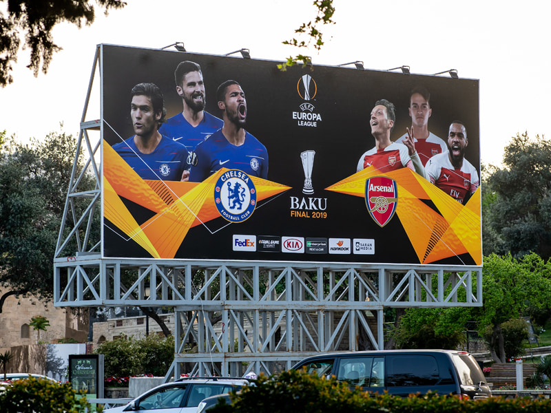 Eine Werbetafel anlässlich des Europa-League-Endspiels in Baku.
