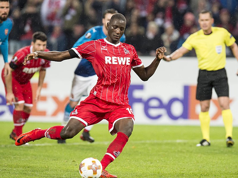 Kölns Guirassy behält vom Elfmeterpunkt die Nerven.