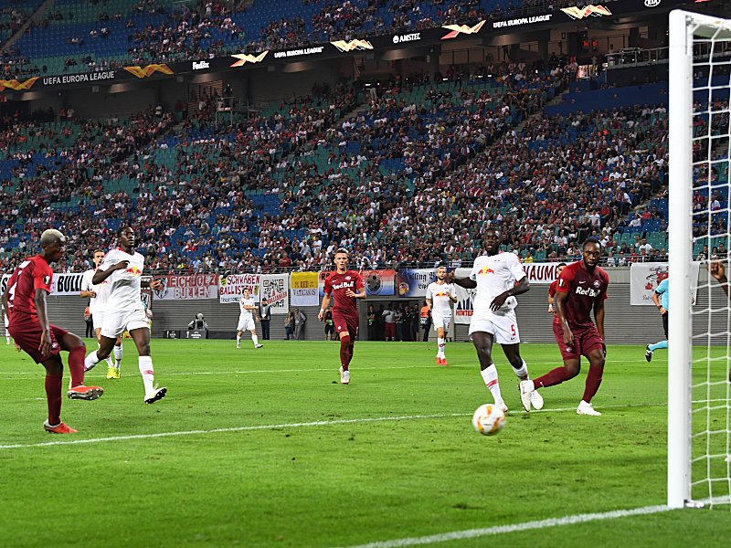 Traf zum 2:0 für Salzburg: Amadou Haidara (li.).