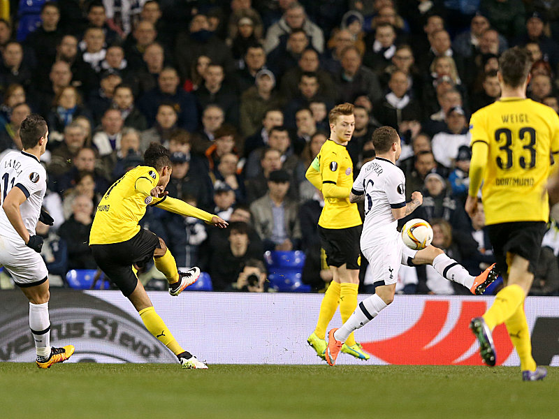 Erzielte aus der Distanz das 1:0 für den BVB: Pierre-Emerick Aubameyang (2.v.l.).