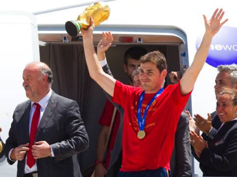Wieder zu Hause: Kapitän Iker Casillas und Coach Vicente del Bosque bei der Ankunft in Madrid.