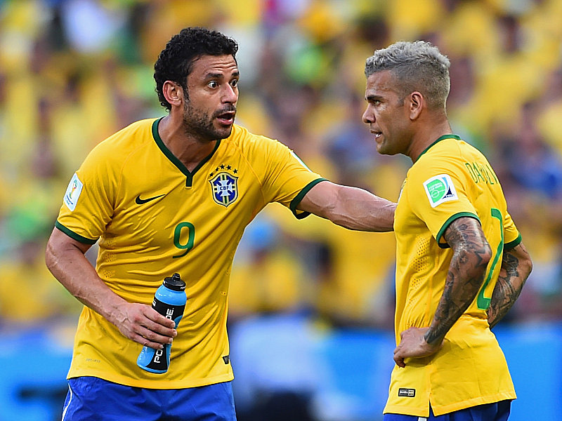 Müssen sich viel Kritik anhören: Torjäger Fred und Verteidiger Dani Alves.
