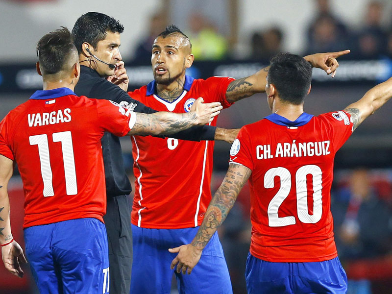 Diese Bundesliga-Stars könnten Chile schon gegen Kolumbien fehlen: Eduardo Vargas (#11), Charles Aranguiz (#20) und Arturo Vidal.