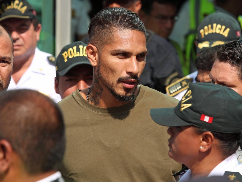 Bekommt Unterstützung von den gegnerischen Kapitänen: Perus Paolo Guerrero.