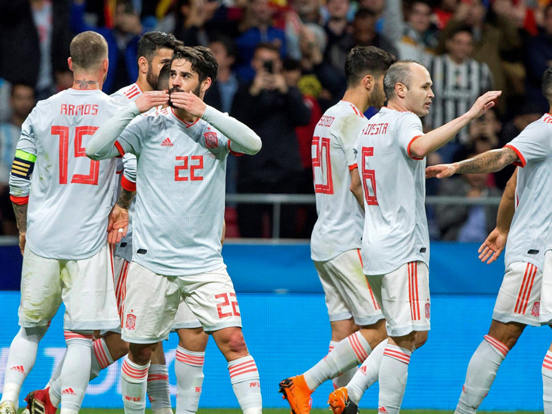 Küsse für die Liebsten: Isco drehte bei Spanien mächtig auf.