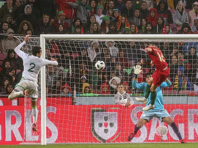 Traf nach CR7-Flanke zum 2:0: Bruno Fernandes (re.).