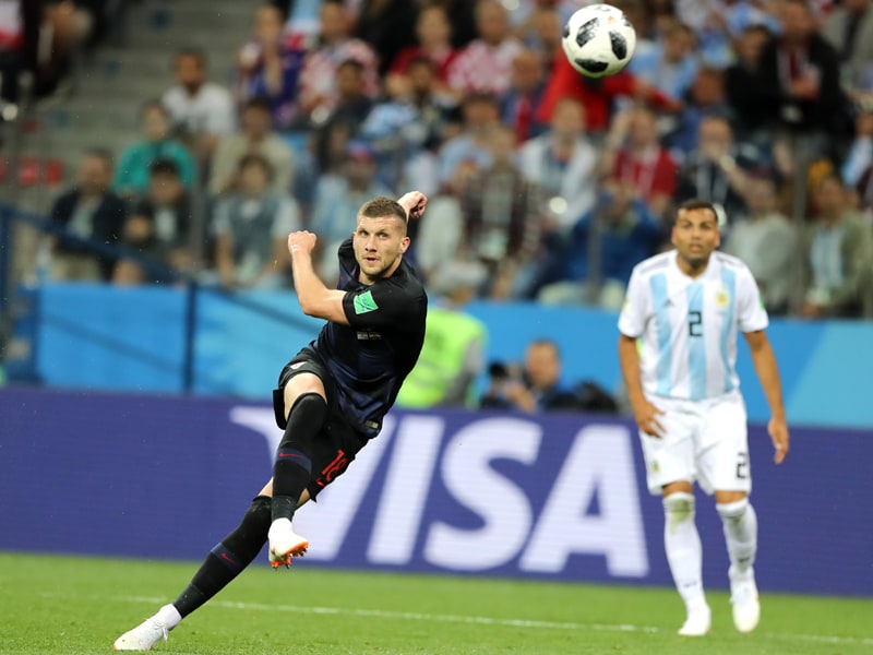 Eiskalt: Ante Rebic trifft mit starker Schusstechnik zum 1:0 für Kroatien.