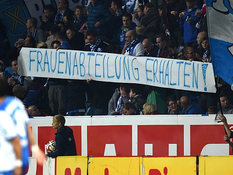 Haben ihr Ziel erreicht: Anhänger des VfL Bochum setzten sich für den Erhalt der Frauenabteilung ein.