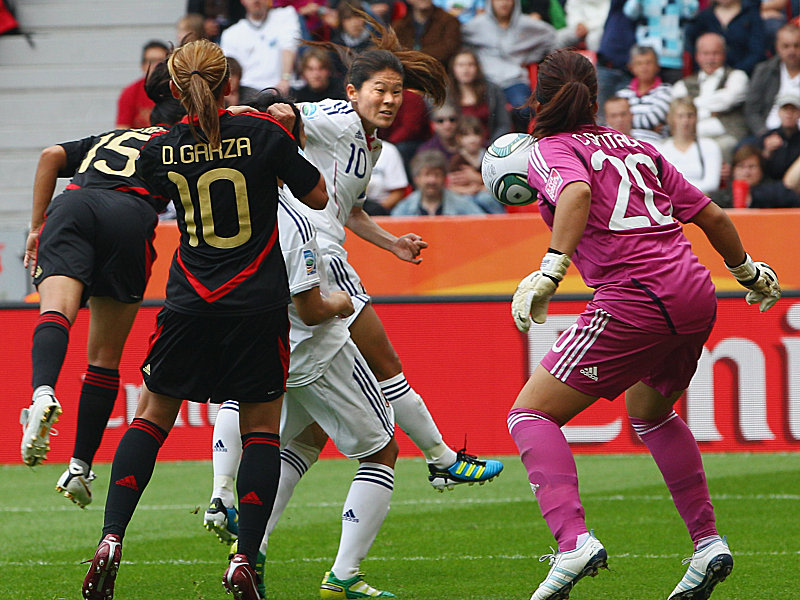 Der zweite Streich: Homare Sawa (Nr. 10) markiert das 3:0 für Japan