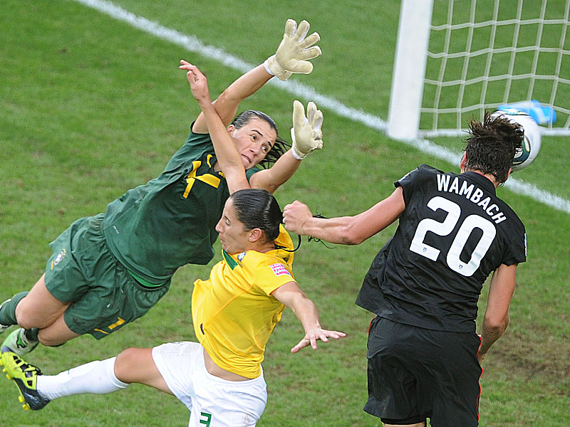 Der späte Ausgleich: US-Stürmerin Abi Wambach köpft kurz vor Ende der Verlängerung zum 2:2 ein