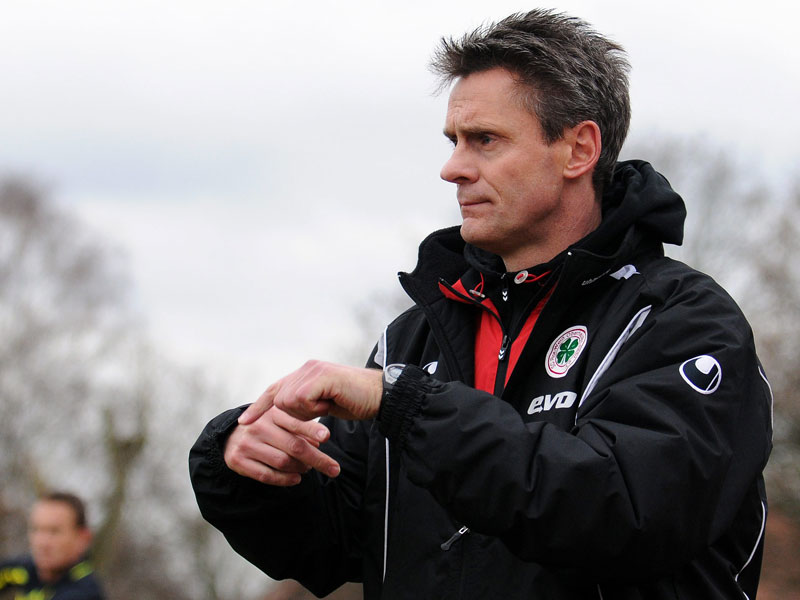 Er beendet sein Engagement mit dem Klassenerhalt: Oberhausens Trainer Stefan Janßen.