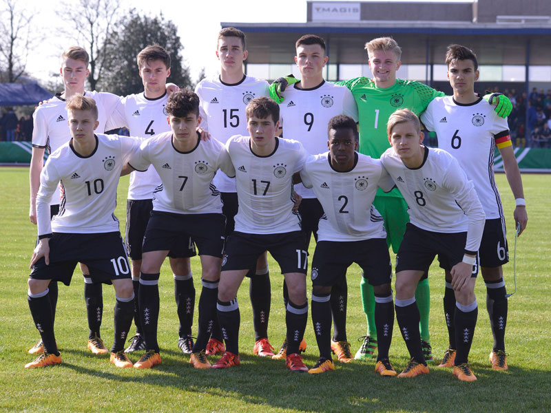 Die EM in Aserbaidschan im Visier: Die deutsche U 17, hier vor dem Quali-Spiel gegen Bulgarien.