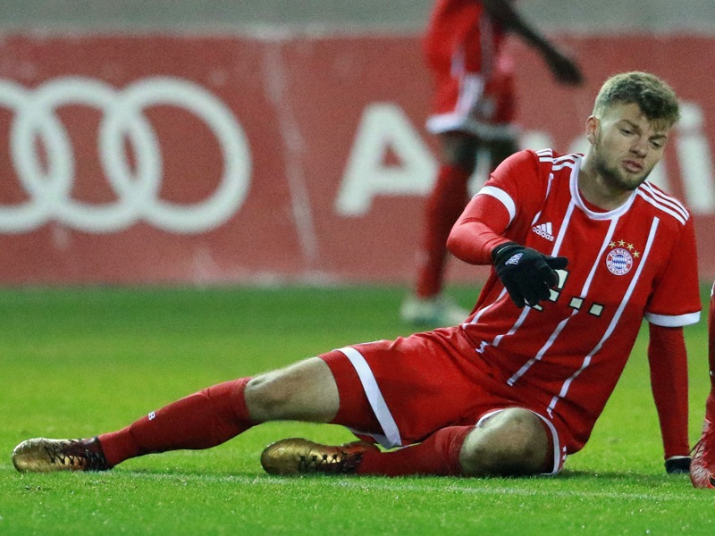 Am Boden: Manuel Wintzheimer fliegt mit dem FCB aus dem Pokal.