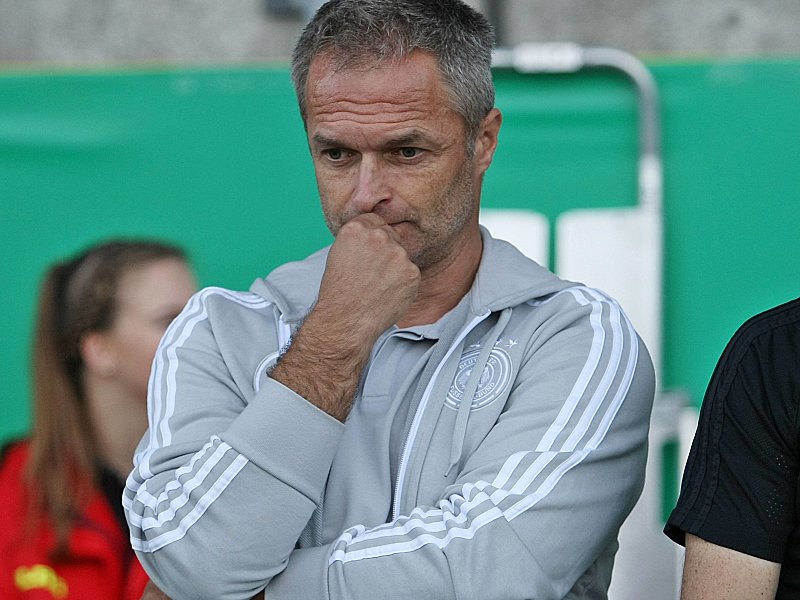 Führte sein Team mit einigen Wechseln in der Pause zum Erfolg: DFB-Trainer Christian Wück.