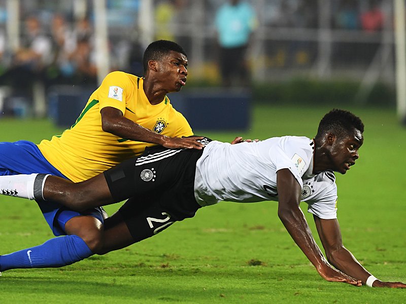 Es reichte nicht: Yann Bisseck (re.) und die deutsche U-17-Nationalmannschaft schieden gegen Brasilien aus.